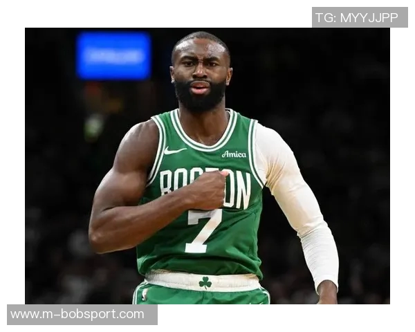 杰伦布朗半场表现出色13投8中贡献18分5助攻正负值高达5 杰伦布朗半场表现出色13投8中贡献18分5助攻正负值高达5