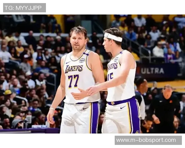 里夫斯主场狂砍35分力挫劲敌场均26分续约价值引发热议